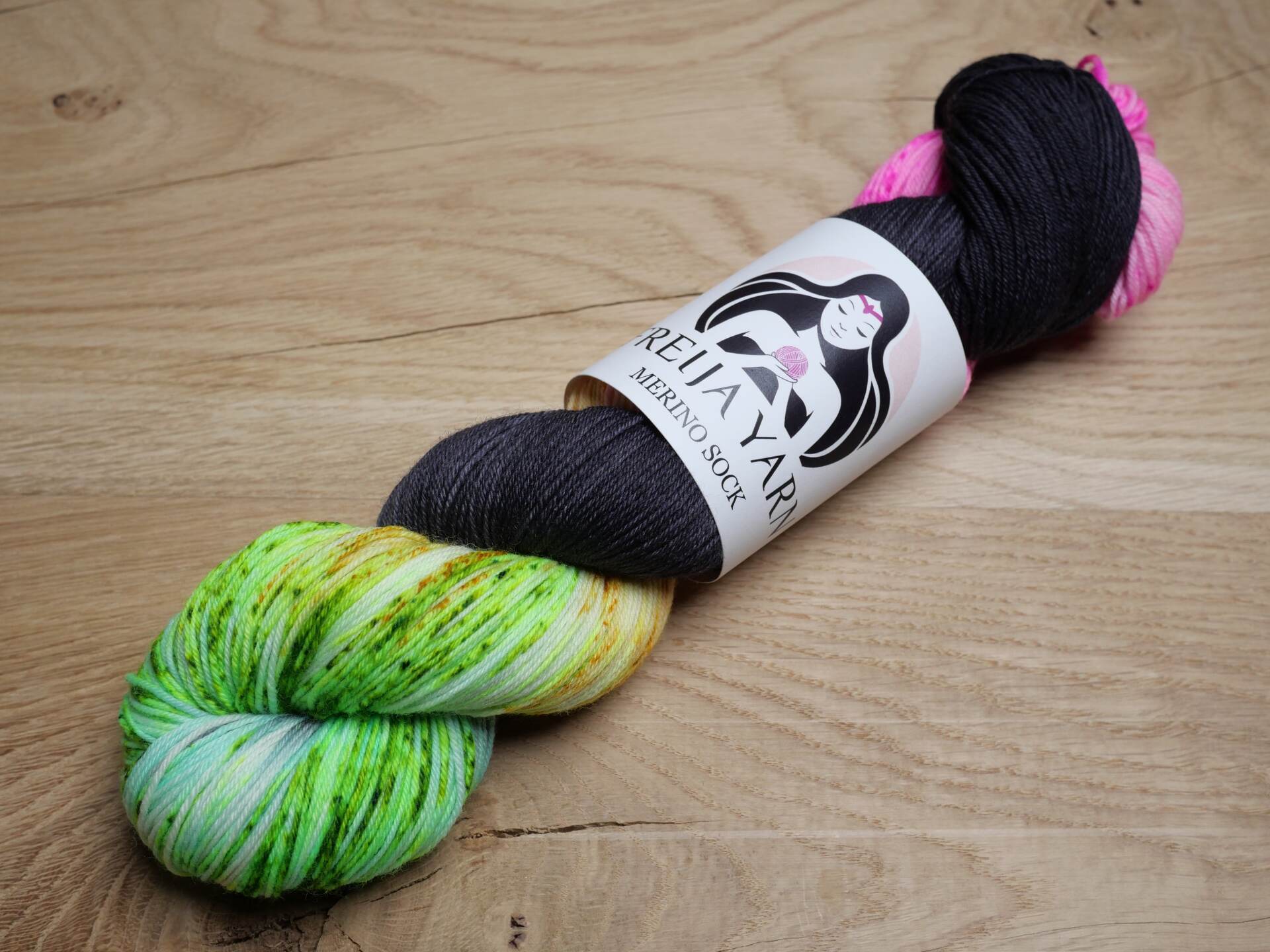 Dramatic_blossom_lanka_merino_sock