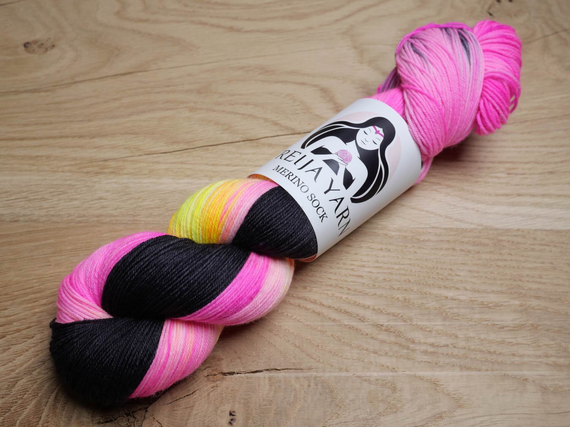 Dramatic_shine_lanka_merino_sock